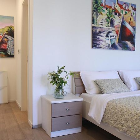 Studio Apartment Rosa Krk Кърк Екстериор снимка