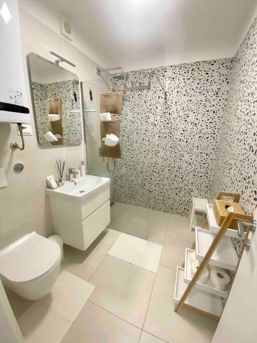 Studio Apartment Rosa Krk Кърк Екстериор снимка
